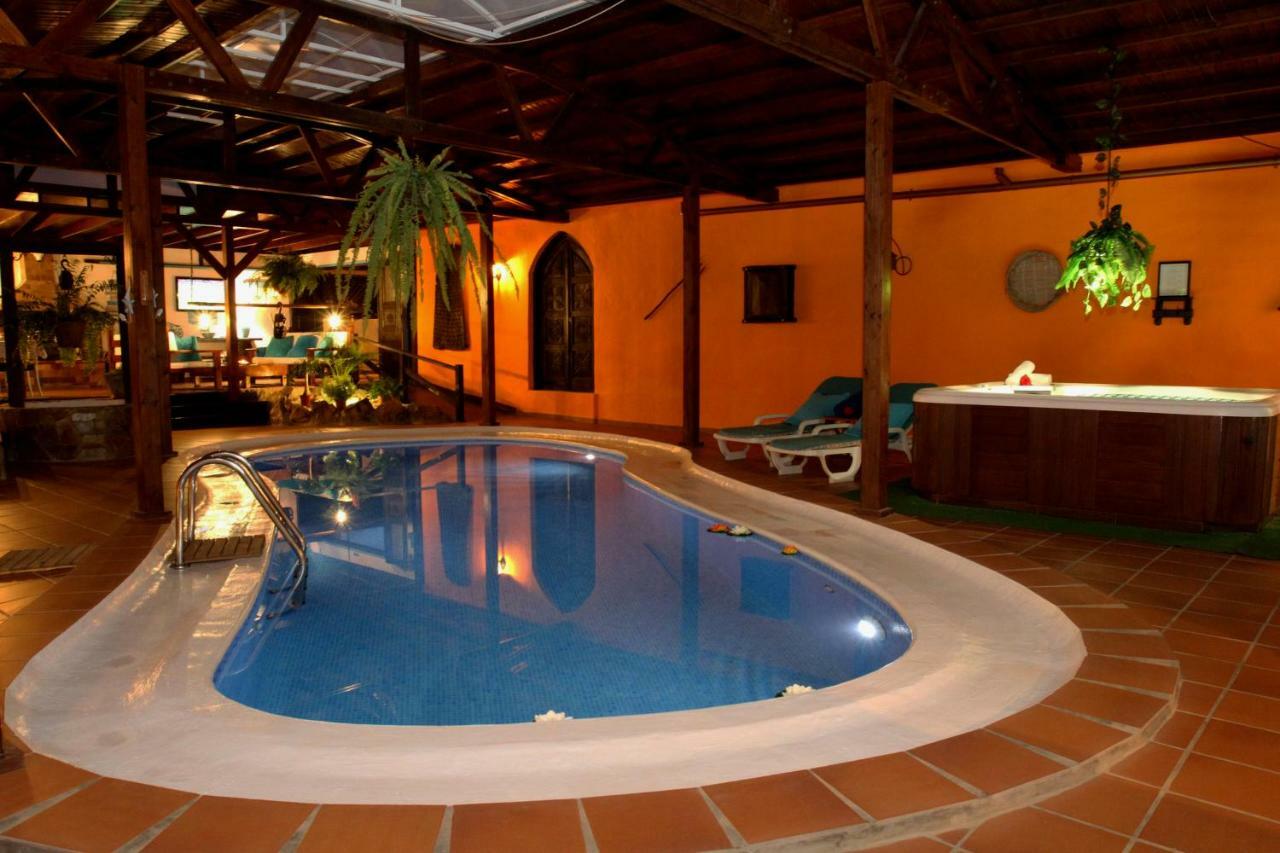 Villa Spa Las Tinajas Triquivijate Bagian luar foto