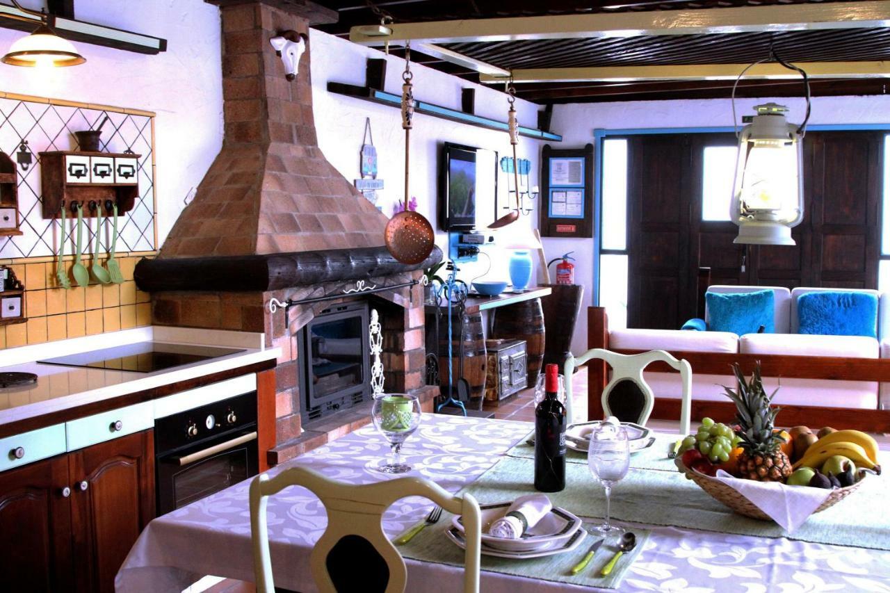 Villa Spa Las Tinajas Triquivijate Bagian luar foto