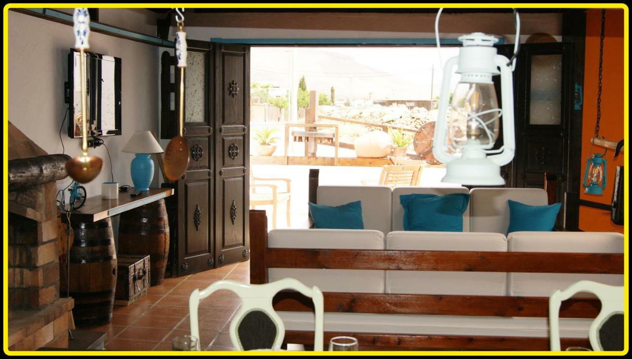 Villa Spa Las Tinajas Triquivijate Bagian luar foto