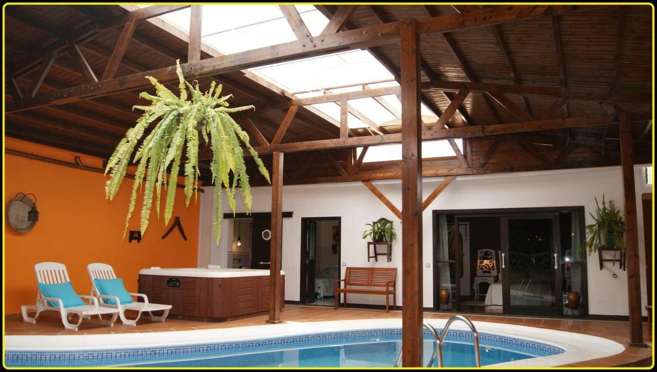 Villa Spa Las Tinajas Triquivijate Bagian luar foto